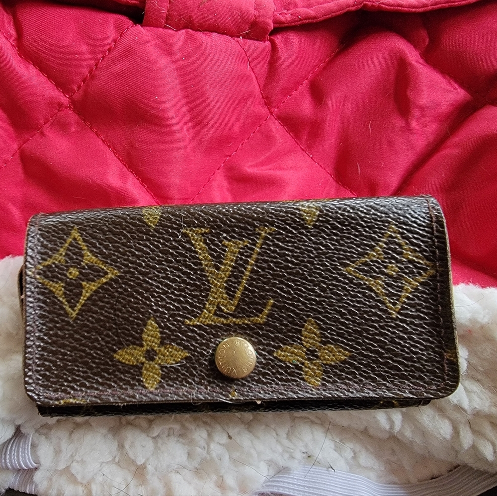 Louis Vuitton Key Holder with COA